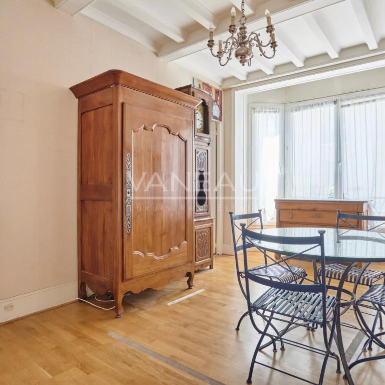 PARIS XVè  Ernest Renan : 2 pièces de charme à rénover