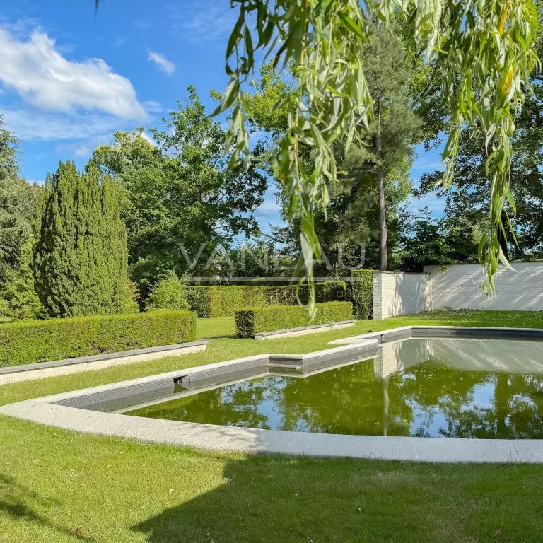 MAGNIFIQUE DEMEURE MODERNISTE DE 615M²