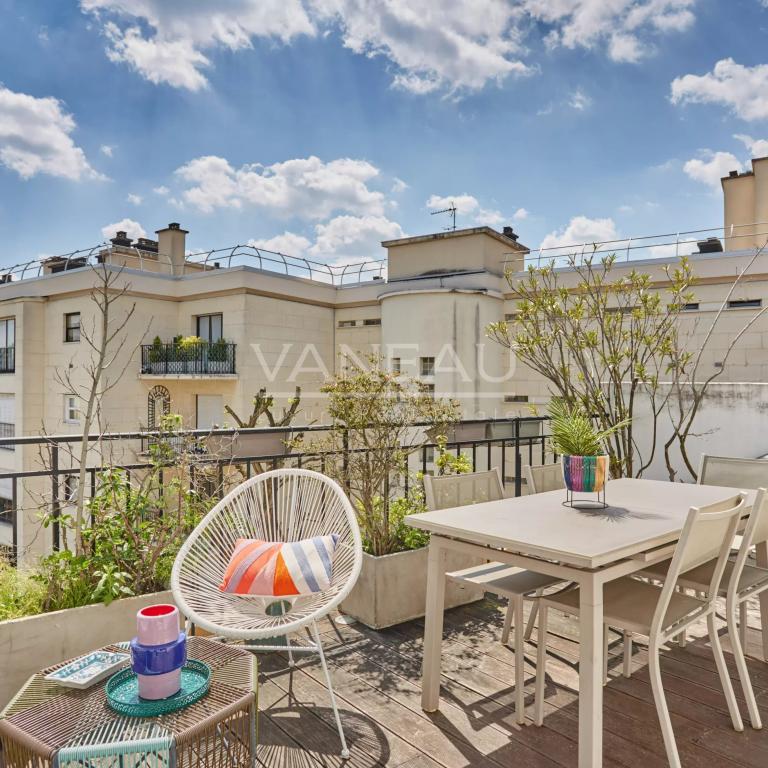 Neuilly sur Seine - Château - Dernier étage terrasse de plain-pied.