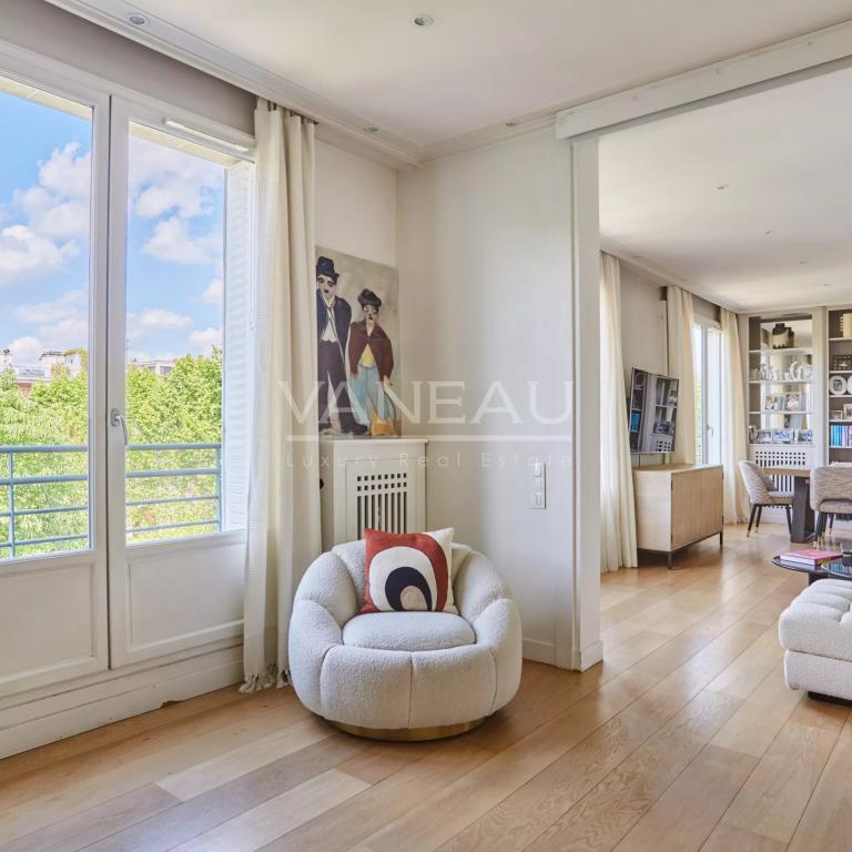 Neuilly sur Seine - Château - Dernier étage terrasse de plain-pied.