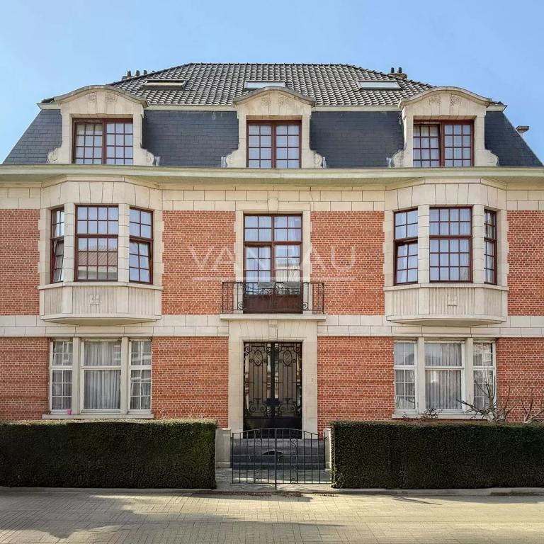 Magnifique Hôtel de maître de ± 600 m², jardin et garage