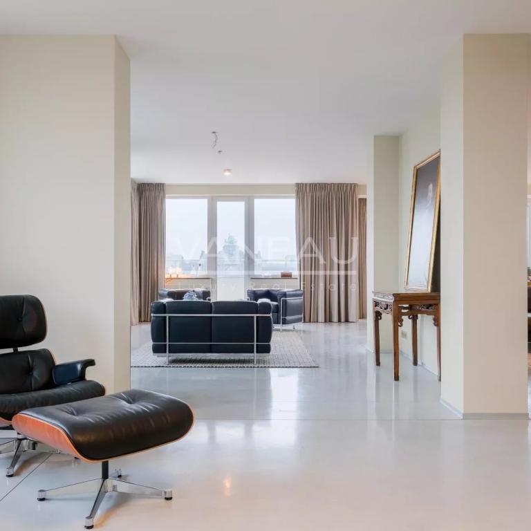 SOMPTUEUX PENTHOUSE AVEC VUE UNIQUE SUR LE CINQUANTENAIRE