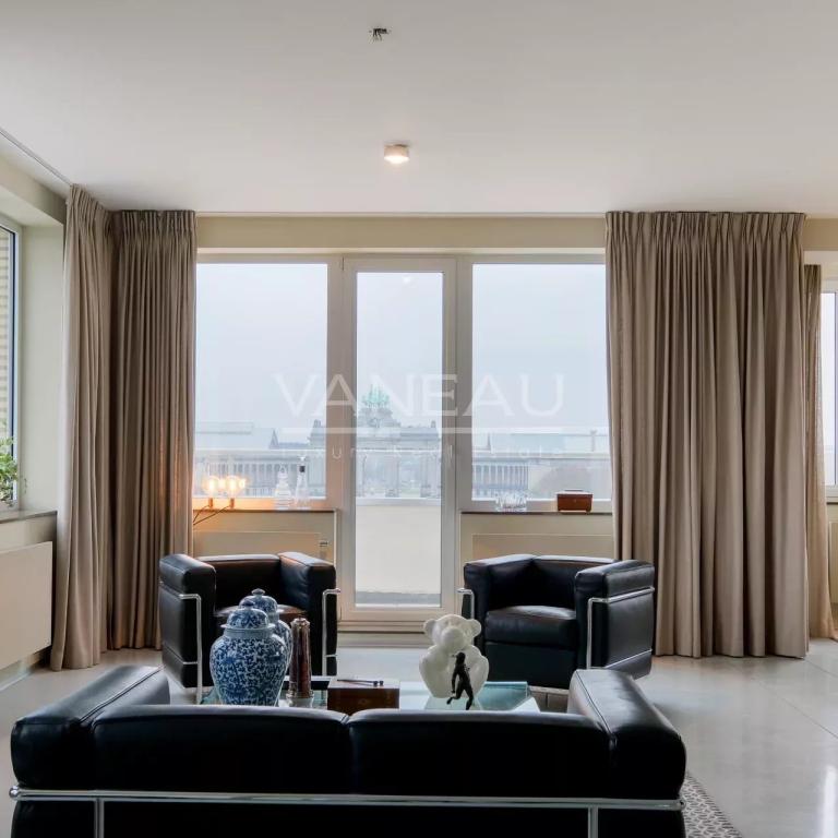 SOMPTUEUX PENTHOUSE AVEC VUE UNIQUE SUR LE CINQUANTENAIRE