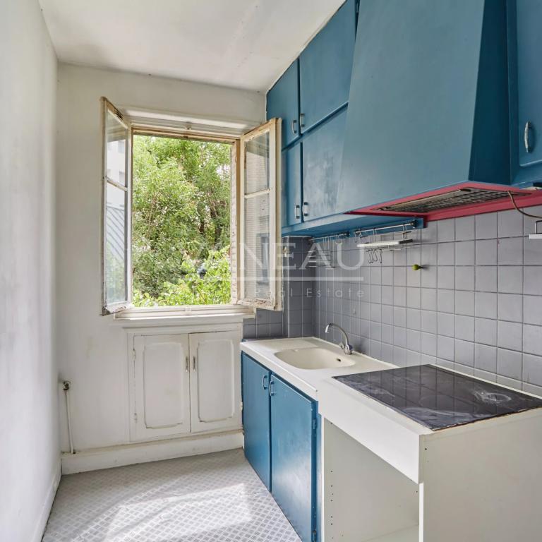 Paris XVIIIe : Studio calme et sans vis à vis, vue ciel et verdure