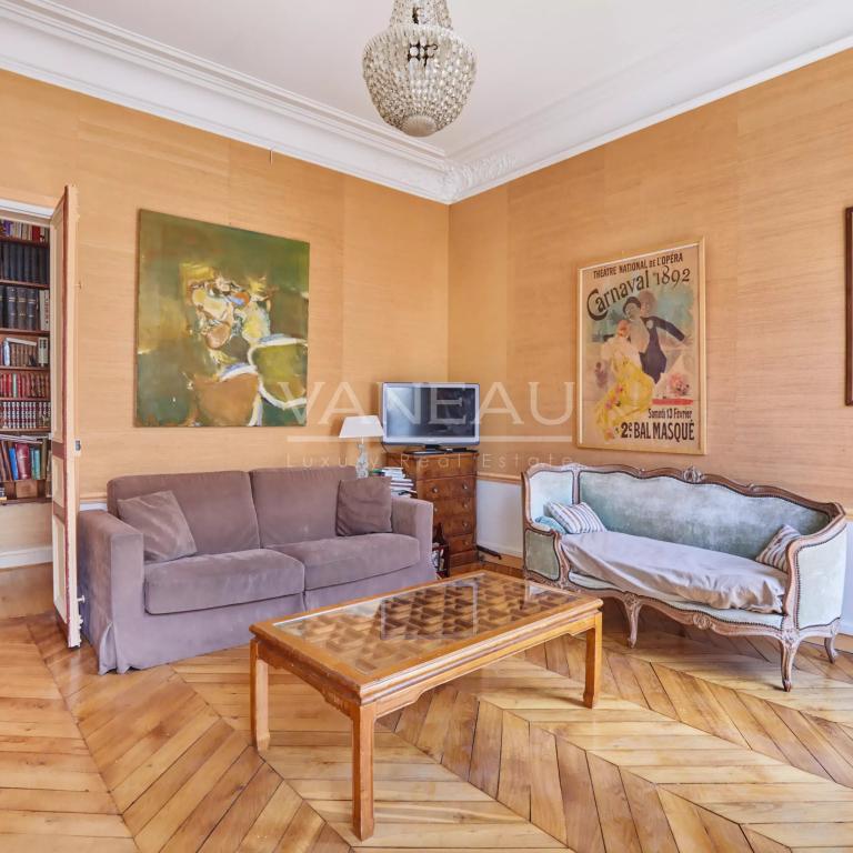 PARIS 7 - RUE DE BABYLONE - 2 chambres