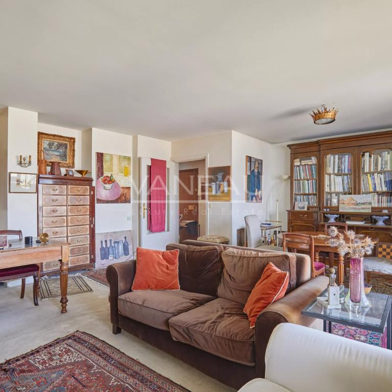 Paris XVIe - Place Mexico - Appartement traversant vendu occupé
