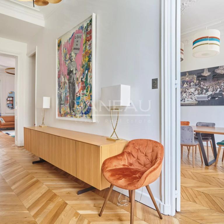 Paris VIIIe - Entre le parc Monceau et les Champs Elysées- Appartement rénové et climatisé.