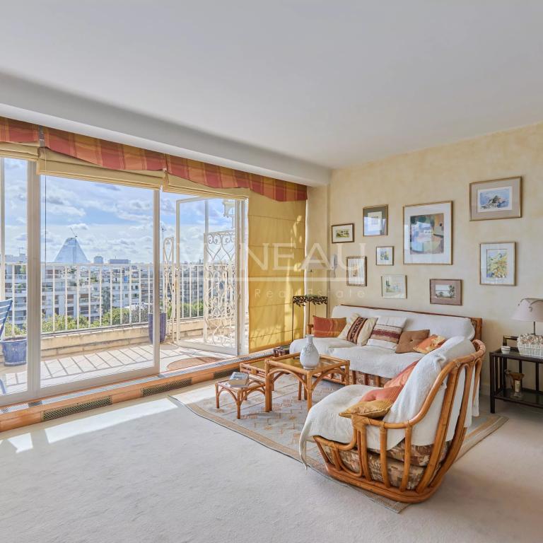 Paris XVIe - Village d'Auteuil - Exceptionnel appartement au dernier étage - Terrasse et toit terrasse avec vues panoramiques.