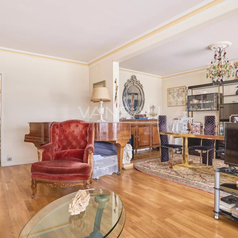 Paris XVe - Cambronne - Appartement quatre pièces avec balcon