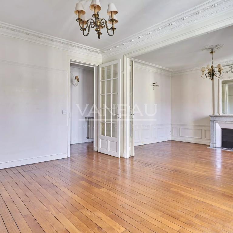 Paris XVe Croix Nivert : Appartement avec charme de l’ancien