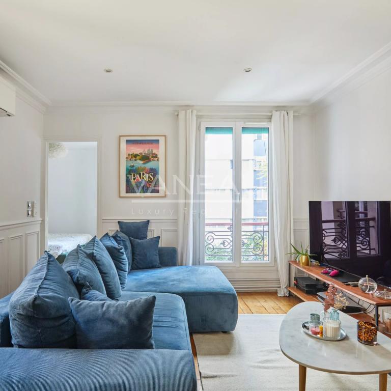 PARIS XVe - Volontaires : Appartement trois pièces au calme