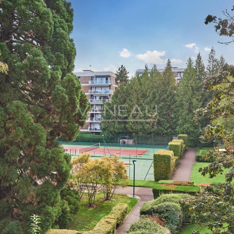 Résidence de standing - 4 pièces avec terrasse - piscine et tennis.