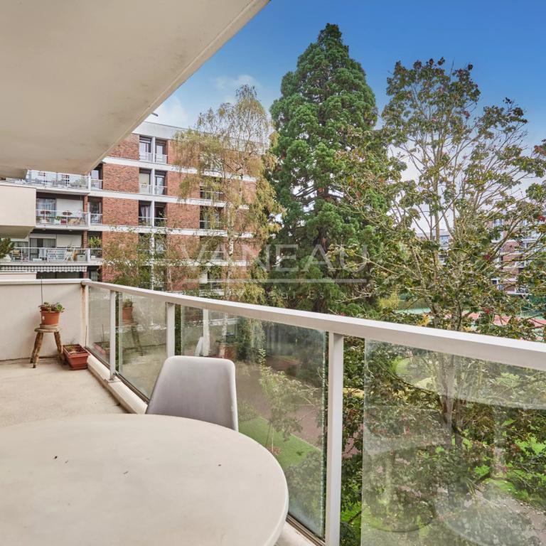 Résidence de standing - 4 pièces avec terrasse - piscine et tennis.