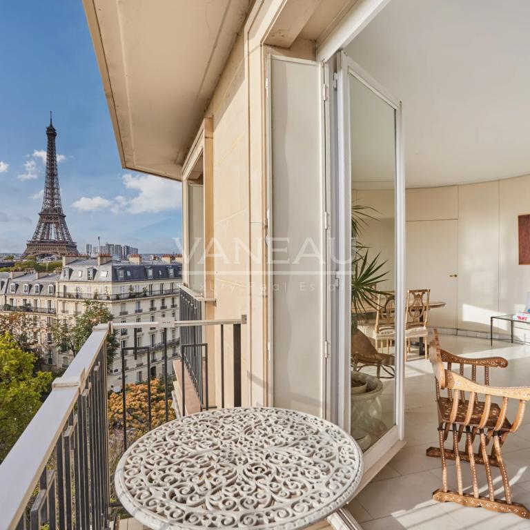 Paris XVI- Place de l'Alma - Vues panoramiques