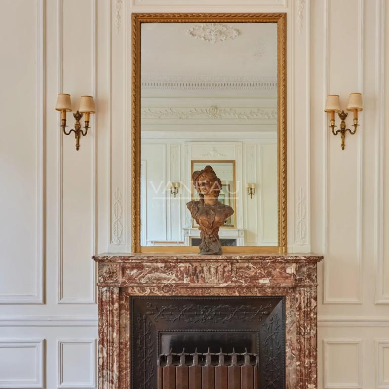 PARIS VII - Suffren / Ségur : Appartement familial aux beaux volumes