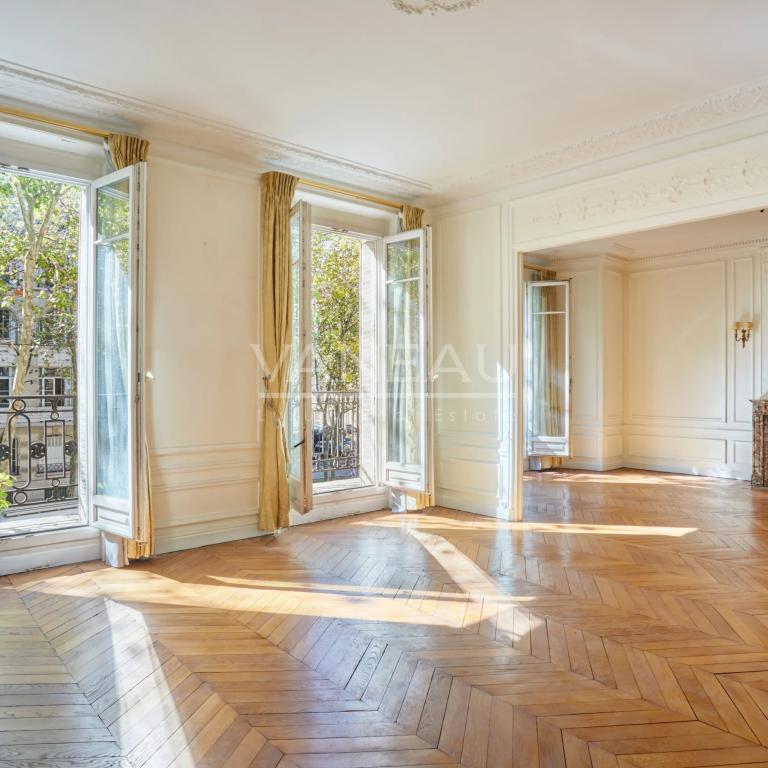 PARIS VII - Suffren / Ségur : Appartement familial aux beaux volumes