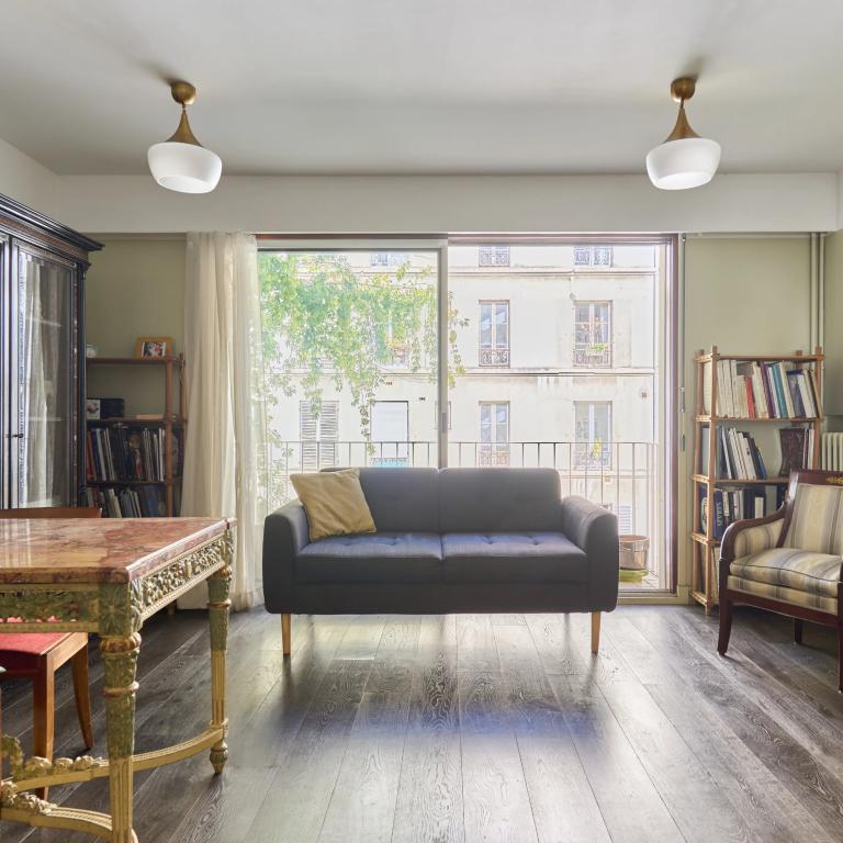 Paris V – Rue Claude Bernard – Studio avec Balcon