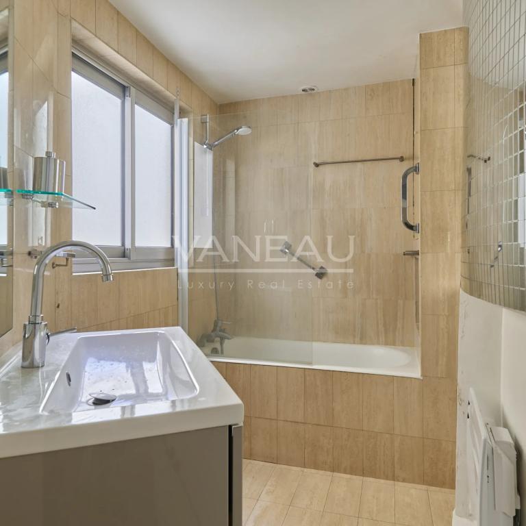 Paris 7ème - Matignon - Idéal pied à terre