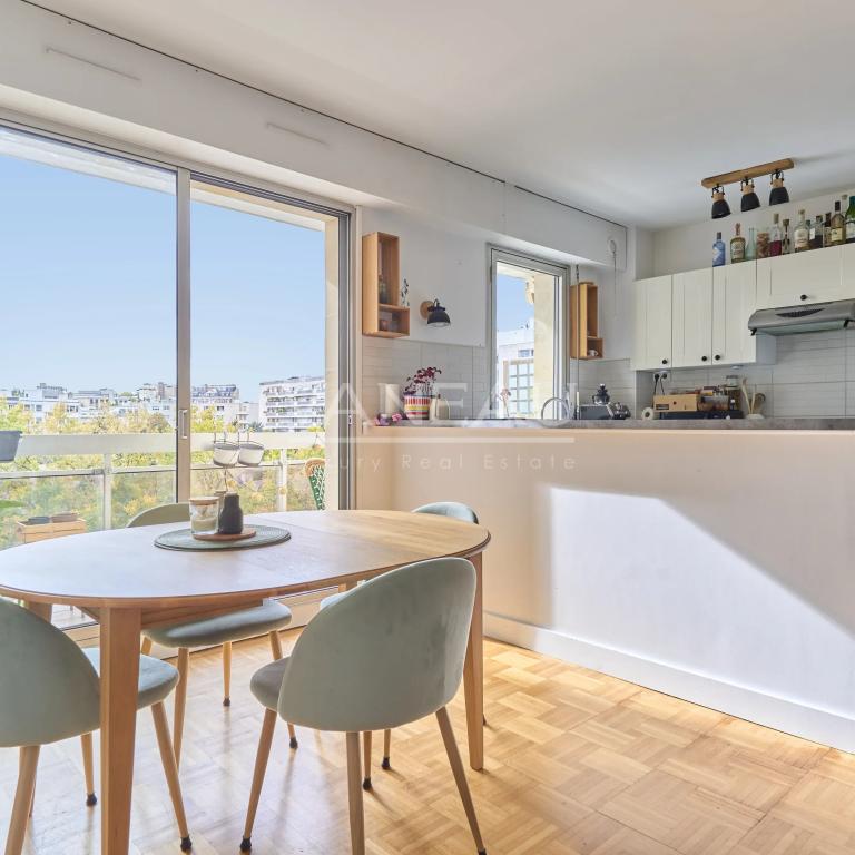Neuilly - Trois pièces ensoleillé et calme avec balcon