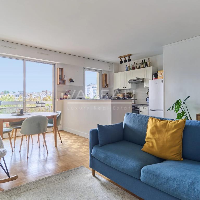 Neuilly - Trois pièces ensoleillé et calme avec balcon