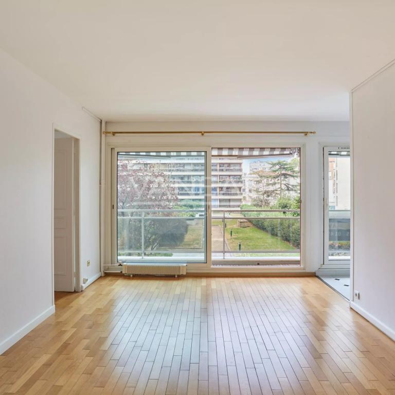 Paris 15ᵉ Charles Michels 2 pièces avec balcon, au calme sur jardin