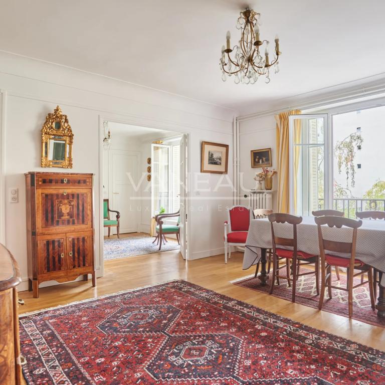 PARIS XVe - Lecourbe/Cambronne : Appartement trois pièces avec vue dégagée sur verdure