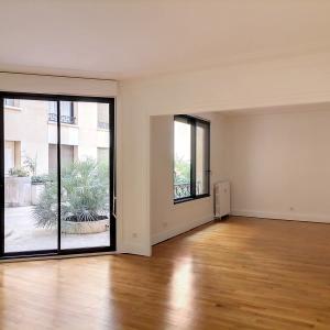 Paris VIIIe - Triangle d'or - Appartement en rez-de-chaussée ent