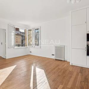 Paris VIIe - RUE SAINT DOMINIQUE