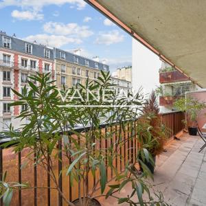 Paris VIIe - PLACE DE BRETEUIL - Appartement avec terrasse