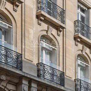 Paris VIIe - Grenelle - Invalides. Terrasse.