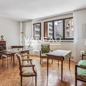 Paris XVIe - Village d'Auteuil - Local commercial bordé par une 