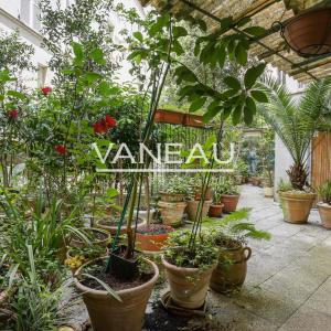 Paris XVIe - Village d'Auteuil - Local commercial bordé par une 