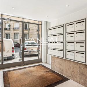 Paris XVIe - Village d'Auteuil - Local commercial bordé par une 