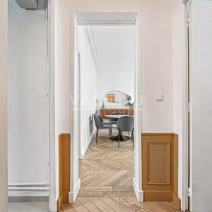 Paris VIIe - SAINT DOMINIQUE  - Appartement rénové avec deux cha