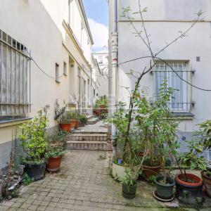 Paris Xe - Duplex atypique avec devanture boutique comme 'une pe