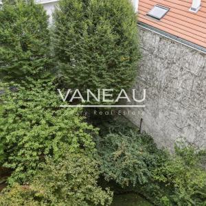 Paris XVIIIe - Studio sur jardin avec cave et parking  -