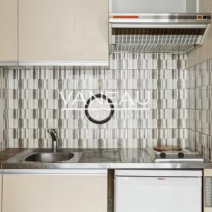 Paris XVIIIe - Studio sur jardin avec cave et parking  -
