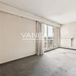 Paris XVIIIe - Studio sur jardin avec cave et parking  -