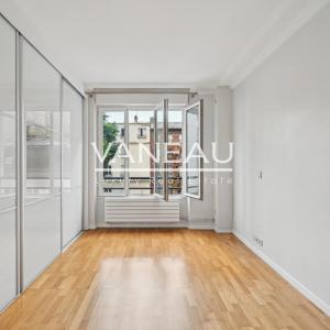 PARIS 16ème - Rue BOILEAU - Bel Appartement calme et lumineux