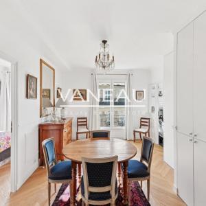 Paris XVIe - Village d'Auteuil - Appartement rénové en étage éle