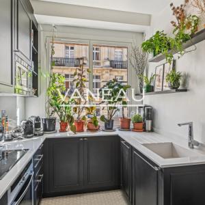 Paris XVIeme - Jardins du Ranelagh - Deux pièces rénové