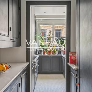 Paris XVIeme - Jardins du Ranelagh - Deux pièces rénové