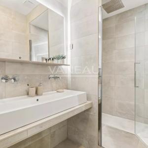 Paris XVIe - Jasmin - Appartement de réception en étage élevé av