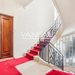 Paris XVIe - Jasmin - Appartement de réception en étage élevé.