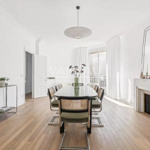 Paris XVIe - Jasmin - Appartement de réception en étage élevé av