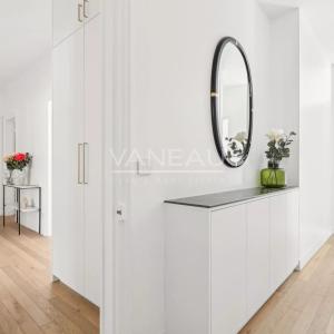 Paris XVIe - Jasmin - Appartement de réception en étage élevé av