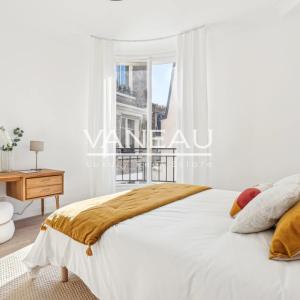 Paris XVIe - Jasmin - Appartement de réception en étage élevé.