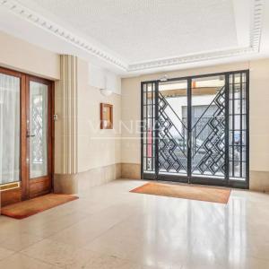 Paris XVIe - Jasmin - Appartement de réception en étage élevé av