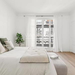 Paris XVIe - Jasmin - Appartement de réception en étage élevé av