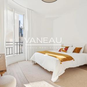 Paris XVIe - Jasmin - Appartement de réception en étage élevé.